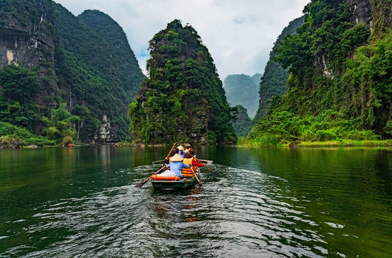 Backpacking Vietnam in 2026: Full Guide for Foreign Tourists